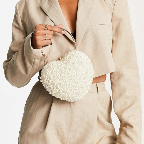 True Decadence • heart clutch in embellished faux pearl with chain strap - Picture 1 of 4